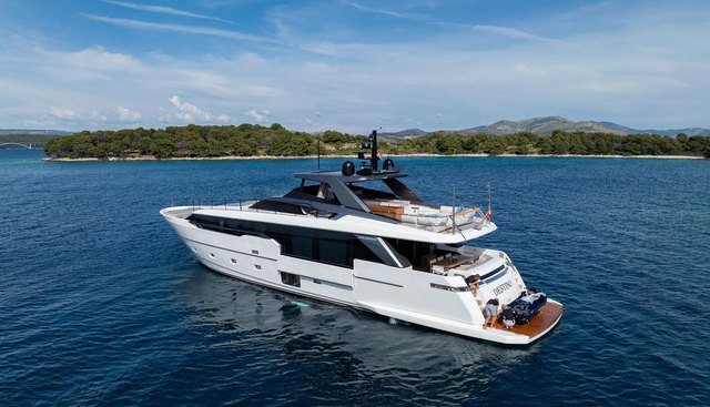 DESTINO yacht charter 5