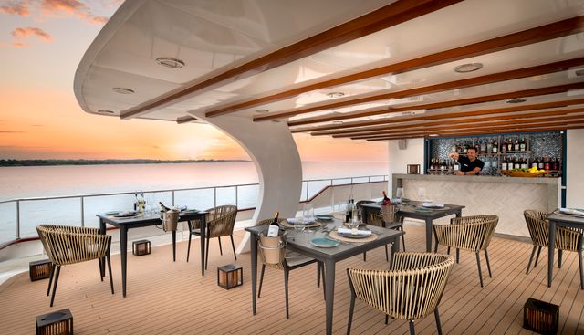 GALAPAGOS EXPLORER yacht charter 3