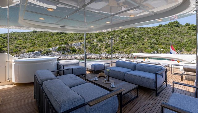 KLOBUK yacht charter 4