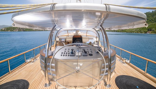 SILVER MOON yacht charter 4