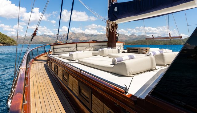ELEGANZA yacht charter 4