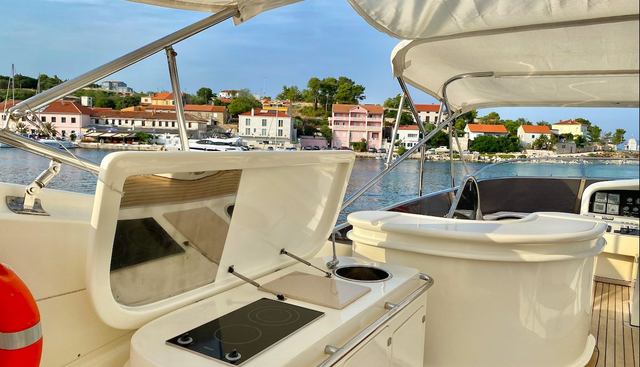 MAGIC SIX yacht charter 4