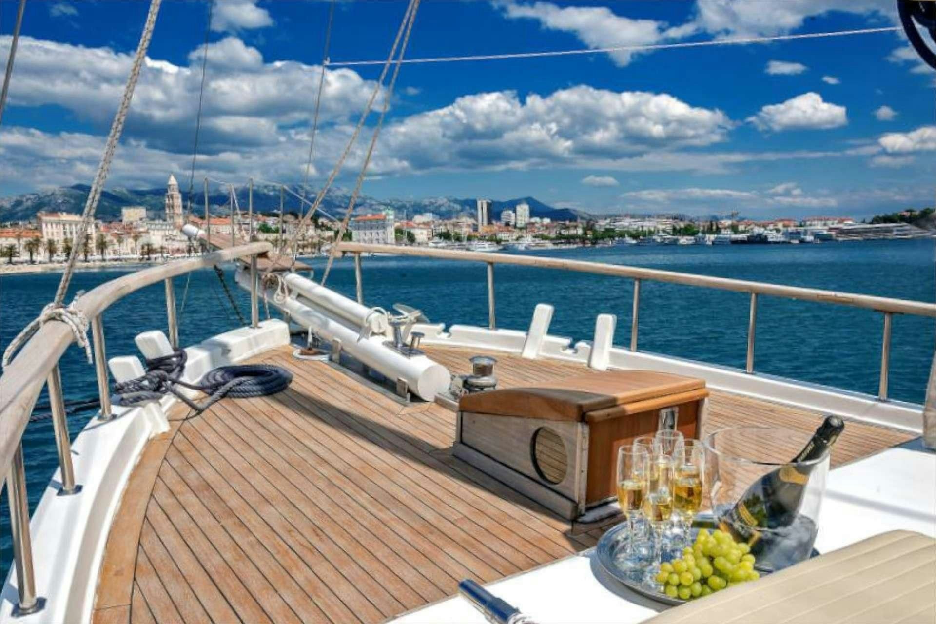 W yacht charter 4