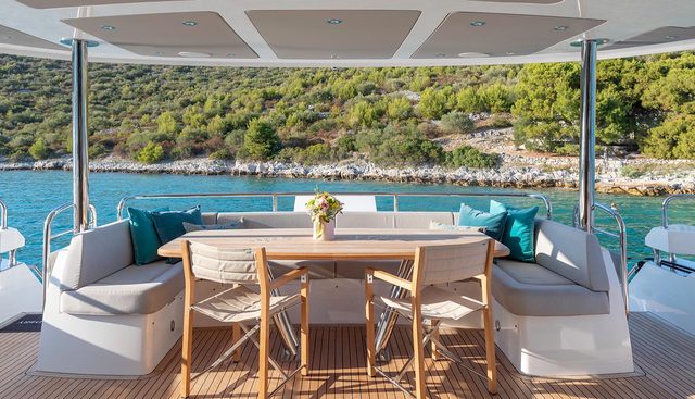 HUNKY DORY OF LONDON yacht charter 5