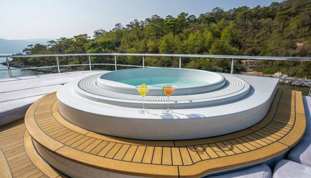 IMMERSIVE yacht charter 3