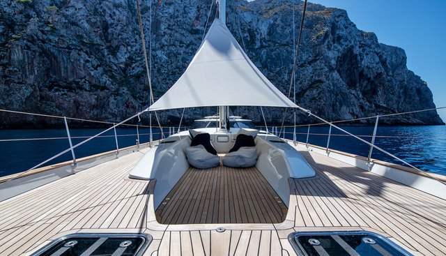 DAKOTA yacht charter 4
