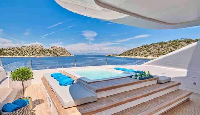 MAESTRO yacht charter 4
