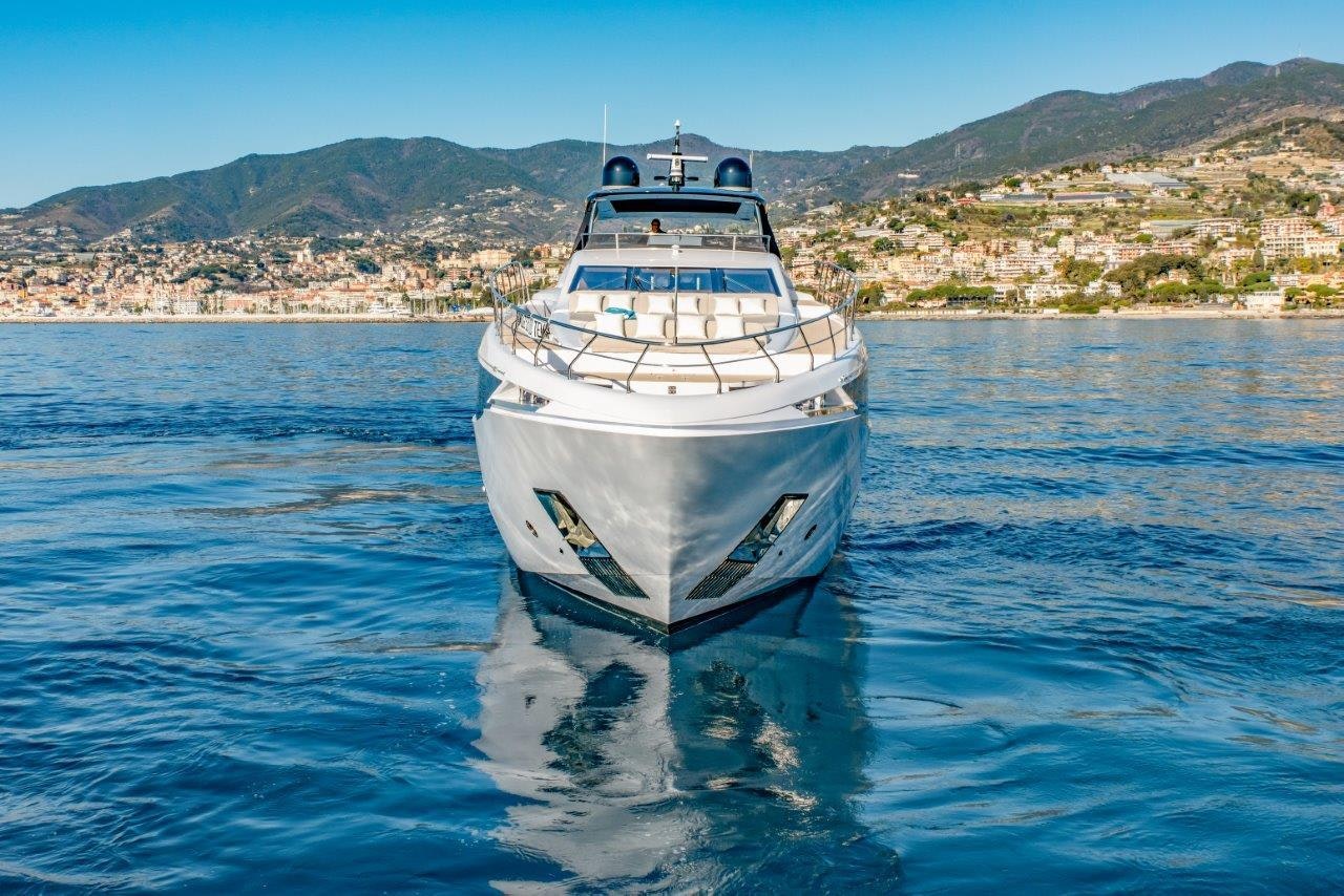 5 ACES yacht charter 3