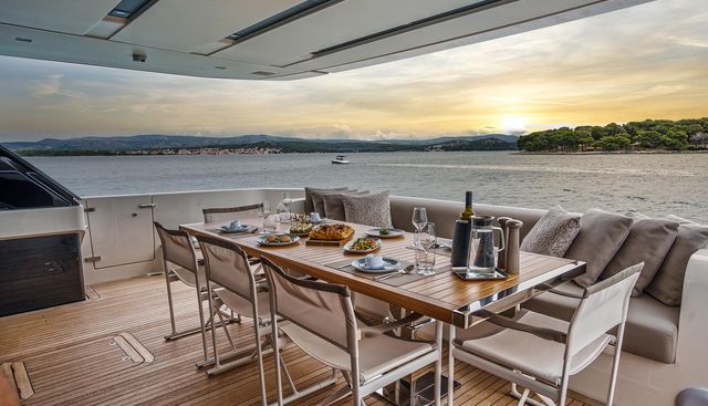DESTINO yacht charter 4