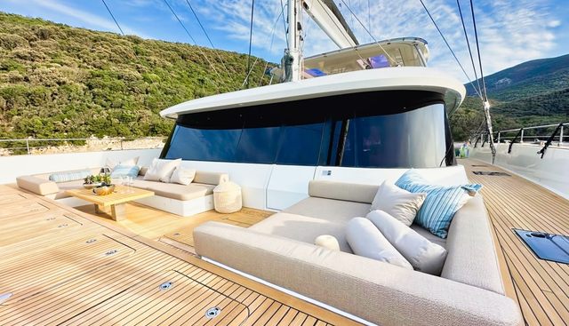 HONEYBIRD yacht charter 3