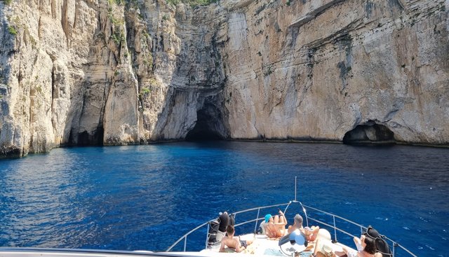 MS. MOUSE yacht charter 3