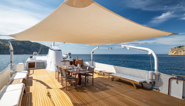 HEAVENLY DAZE yacht charter 4