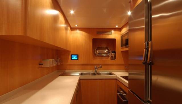 BRAVO DELTA yacht charter 5
