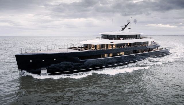LES CINQ yacht charter 5