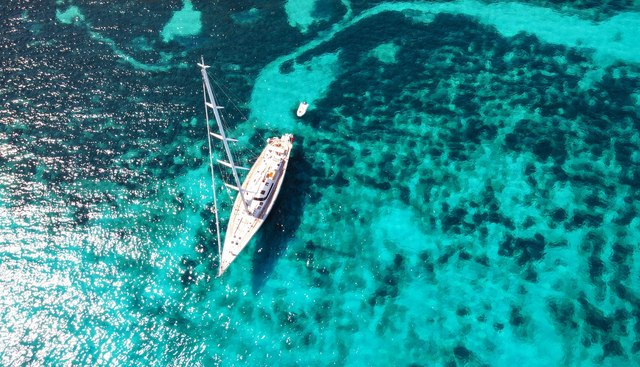 YQUEM yacht charter 4