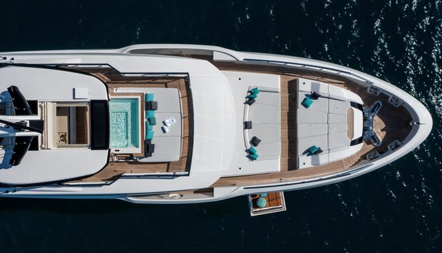 BEE yacht charter 3