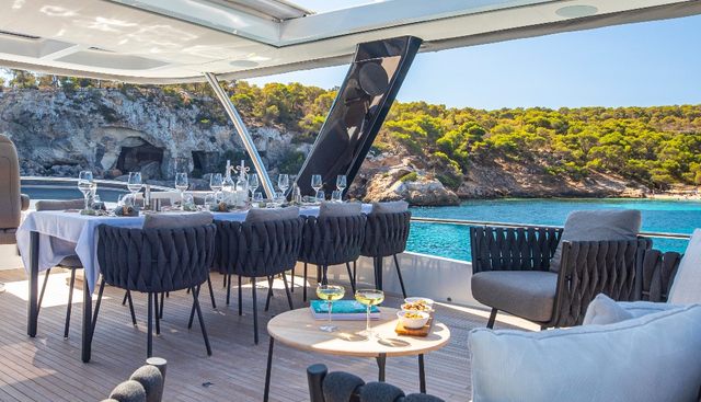 SÁSTA yacht charter 4