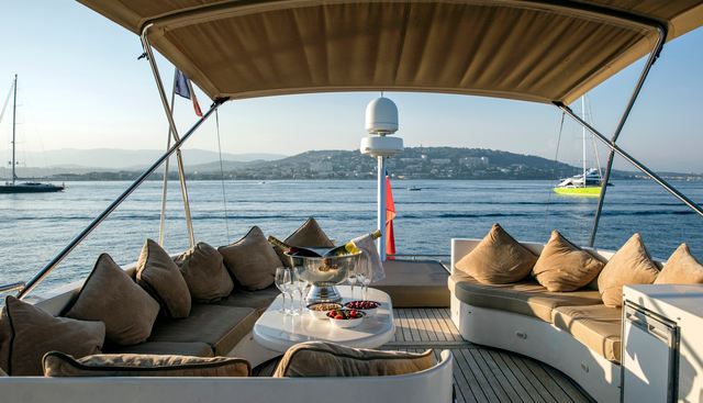 DIAMS yacht charter 3