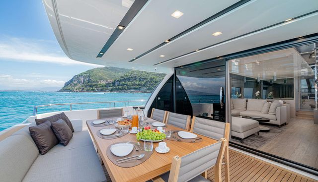 LUCKY yacht charter 5