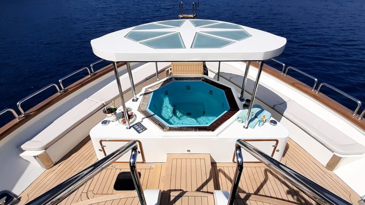 FORTY LOVE yacht charter 5