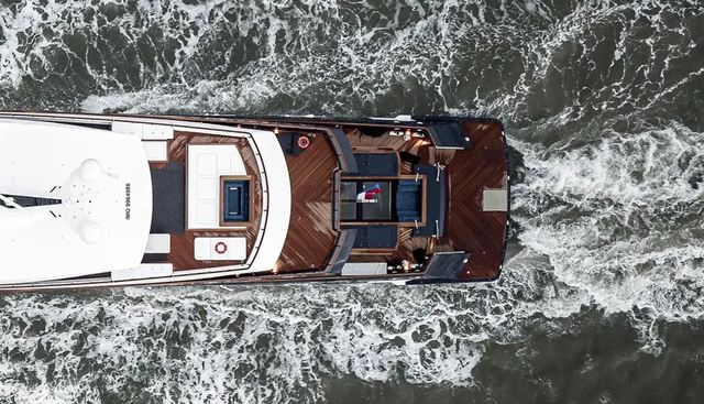 LES CINQ yacht charter 5