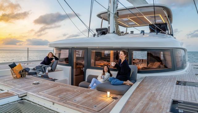 REVE BLEU yacht charter 3