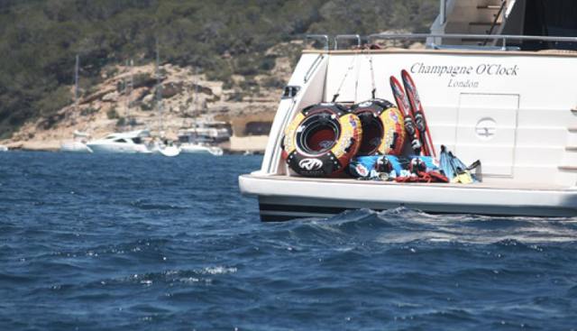 CHAMPAGNE O'CLOCK yacht charter 4
