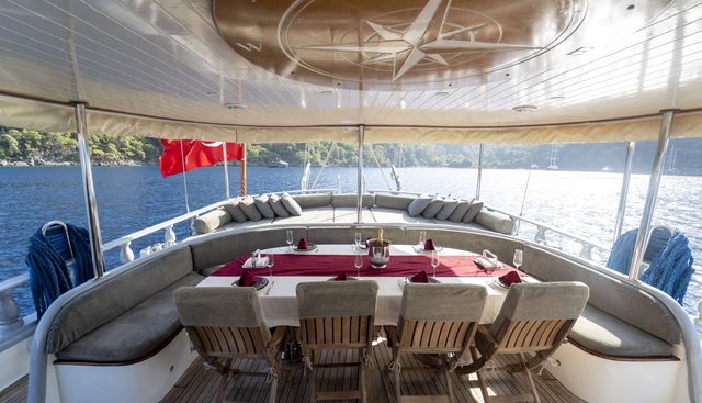 QUEEN LILA yacht charter 4