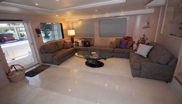 PRIME TIME VII yacht charter 4