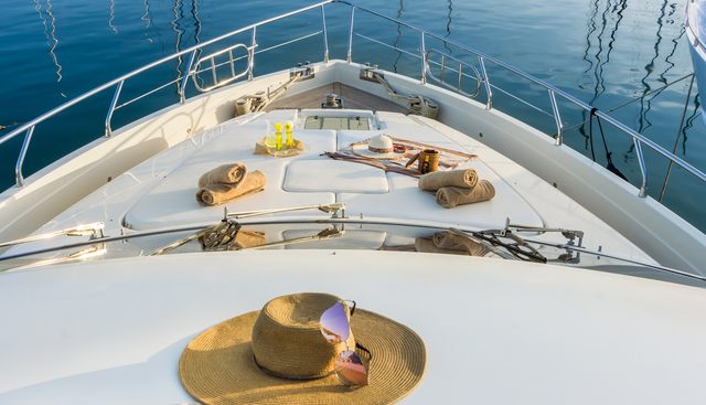 AMORAKI yacht charter 2