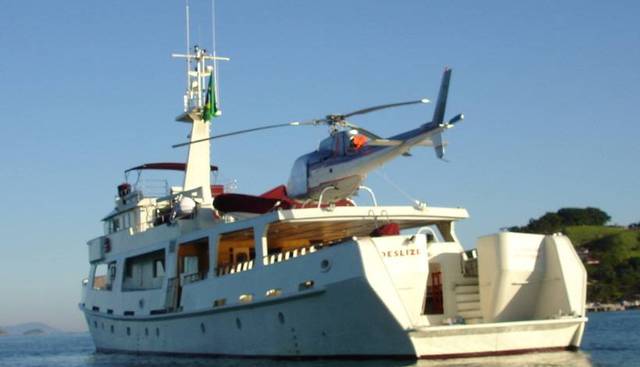 DESLIZE yacht charter 4