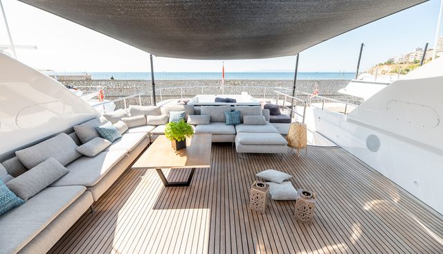 PAREAKI II yacht charter 3