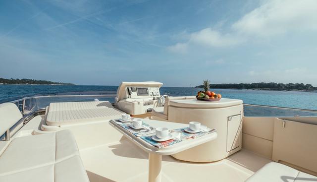 TO ESCAPE yacht charter 3