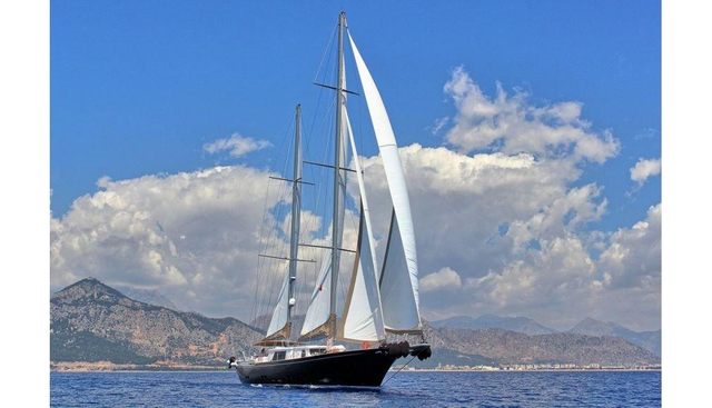 MOSS yacht charter 5