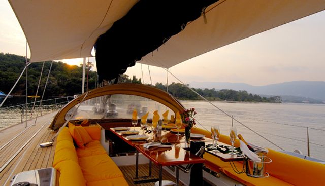 MIDNIGHT SUN OF LONDON yacht charter 5