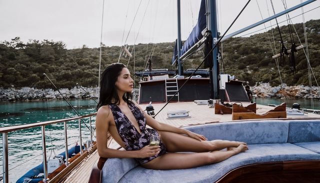 CAPRICORN 1 yacht charter 4