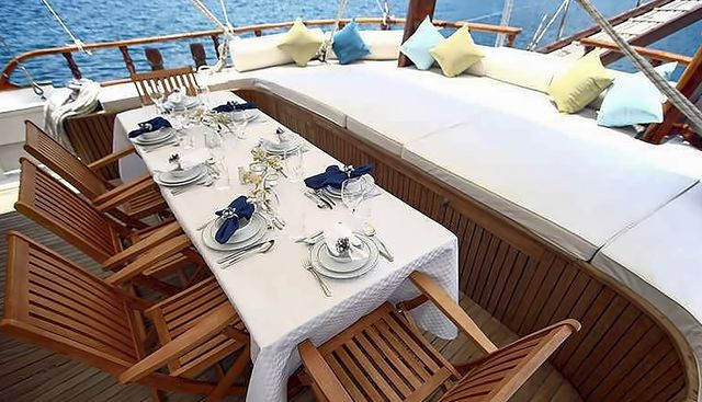 STELLA QUEEN yacht charter 4