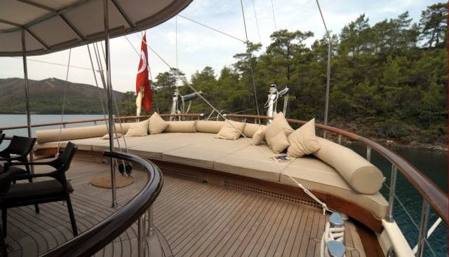 VIVIEN yacht charter 3
