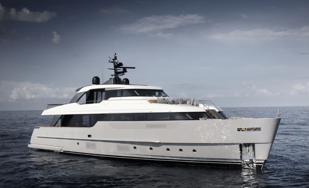 FLORI yacht charter 2