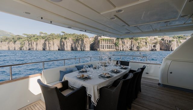 OCEAN DELTA 11 yacht charter 4