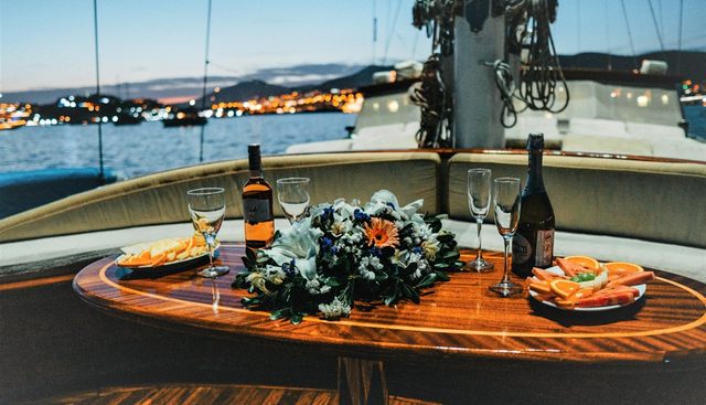 WICKED FELINA yacht charter 3