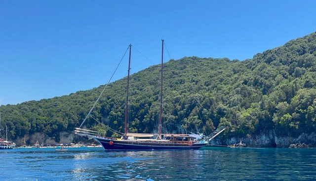 STELLA QUEEN yacht charter 2