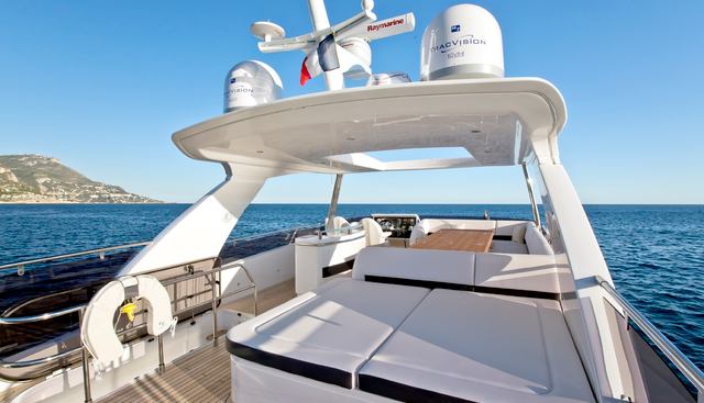 CARTE BLANCHE III yacht charter 5