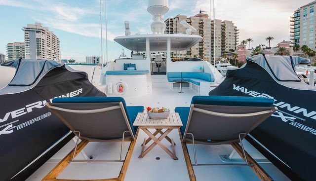 LA LADY yacht charter 4