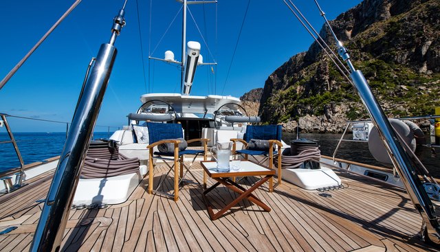 DAKOTA yacht charter 5