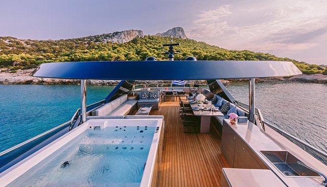 OVAL yacht charter 4