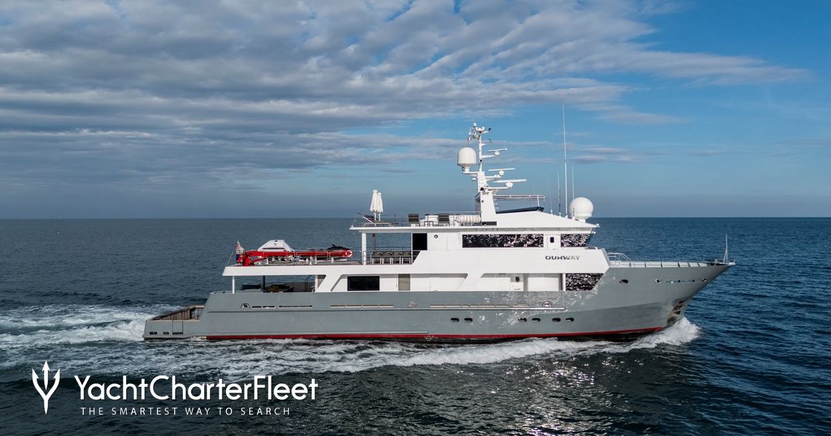 B89 yacht charter 2