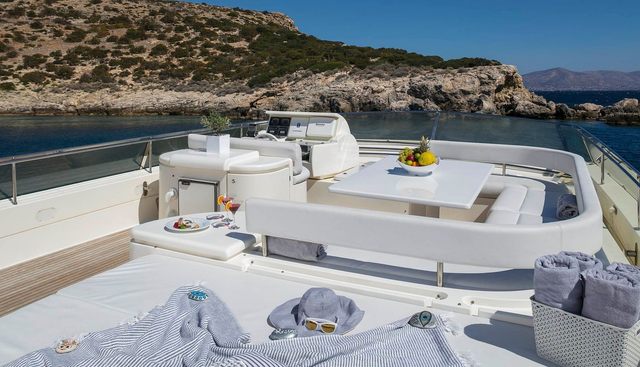 LAZY DAYS yacht charter 4