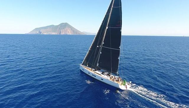 O2 yacht charter 5