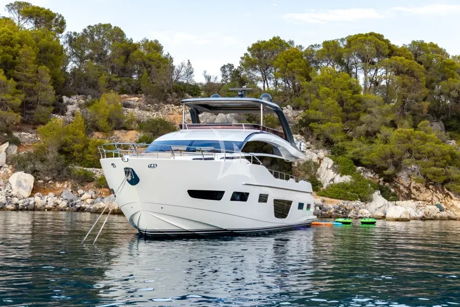 VISTA yacht charter 4